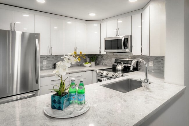 Photo - Spacious Condo on Main St. Bellevue!!