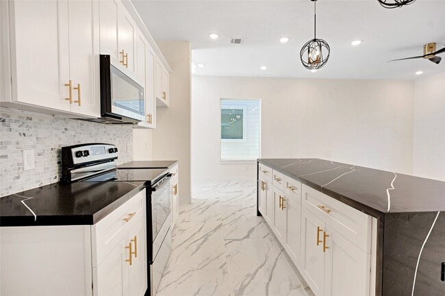 Photo - 5908 St Augustine St