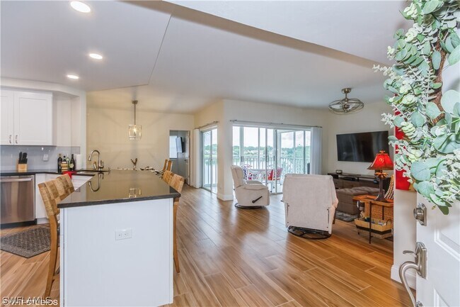 Building Photo - 2671 Citrus Lake Dr Unit E-201