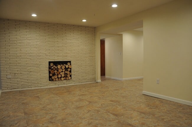 Photo - Basement Apartment, 2 bed 1 bath close to Food Trucks on Best
