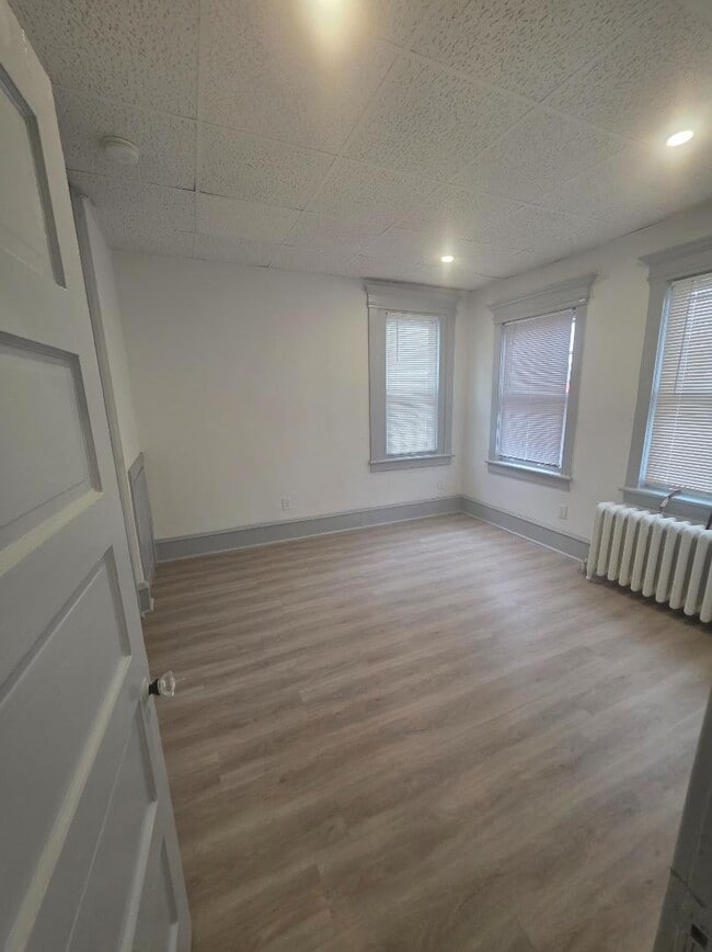 Photo - 105 S Victoria Ave