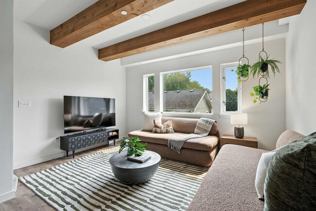 Building Photo - 925 NE 23rd Ave Unit ID1309875P Rental