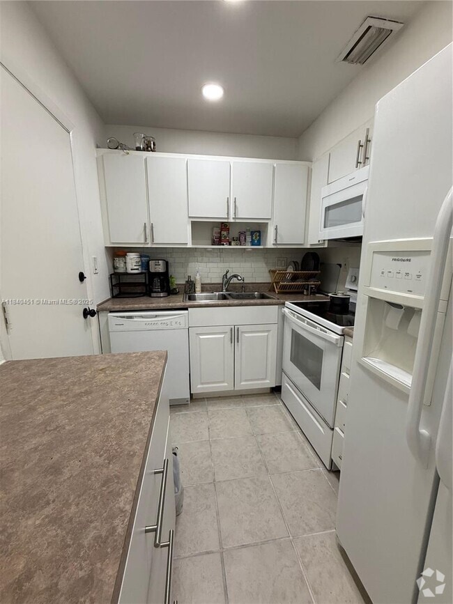 Building Photo - 3000 NE 16th Ave Unit 209 Rental