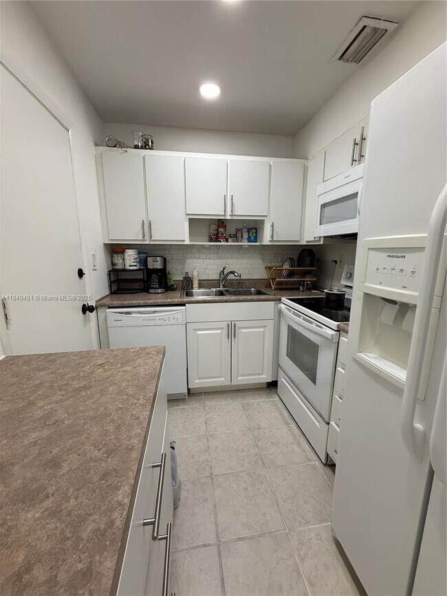 Photo - 3000 NE 16th Ave Condo Unit 209