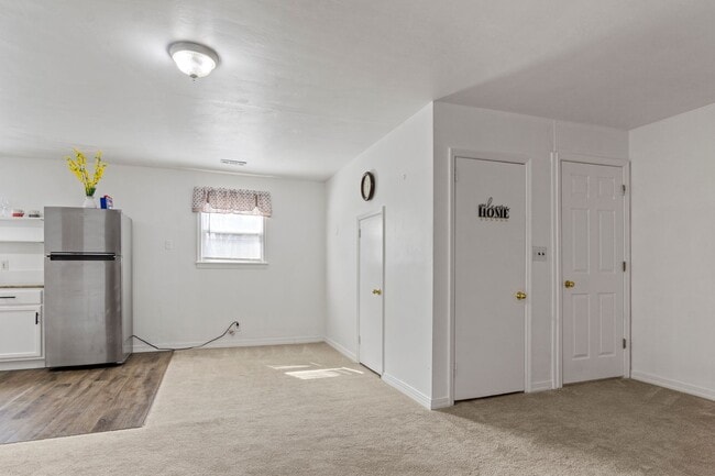 Photo - Cute-as-a-Button 2BR/2BA Apartment in Williamsburg VA | Private Entrance + Utilities Included Unidad 108 Cooley Rd  C