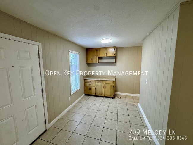 Photo - 709 Melody Ln