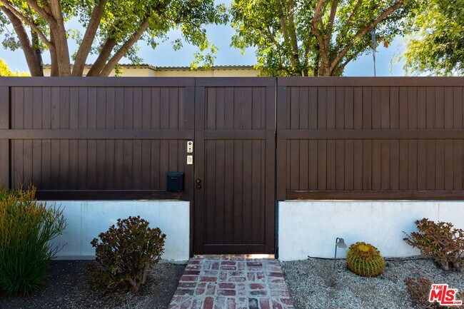 Photo - 4363 Irvine Ave