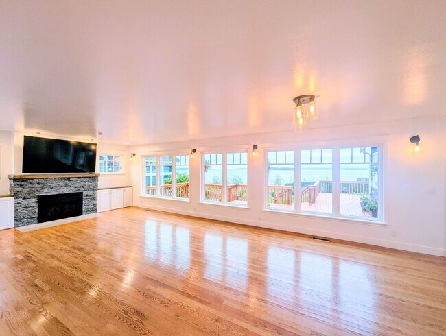 Photo - 4Bd/2.75Ba Mukilteo House
