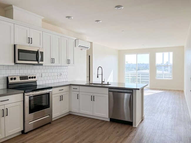 Building Photo - Vista Palmera