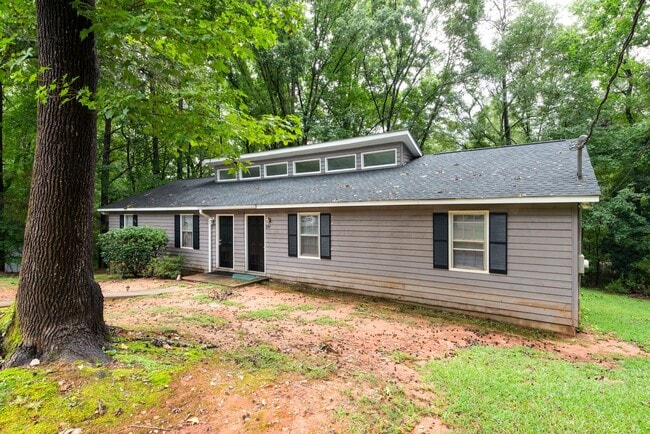 Building Photo - **WEST ATHENS DUPLEX** 2 Bed/1 Bath, JUST ... Rental