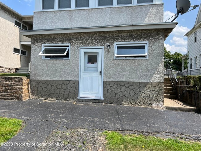 Building Photo - 913 S Webster Ave Rental