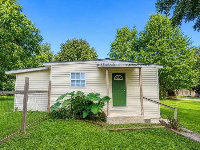 Building Photo - 2/1 Energy Efficient Cottage in Cantonment