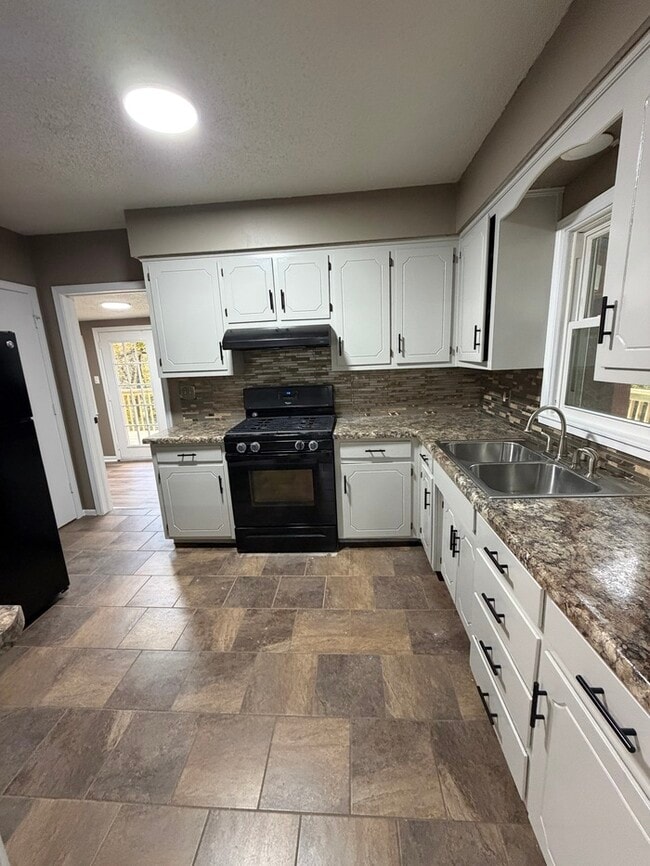 Photo - Move in Special - 3bed 2 bath in KCK off Turner and I-635