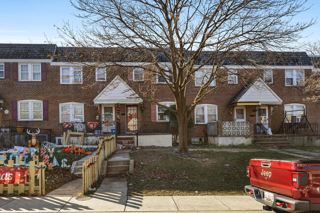 Photo - 125 W Meadow Rd Townhome