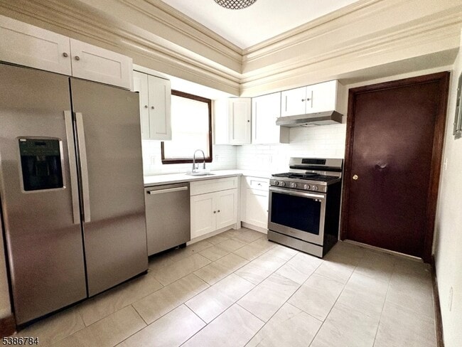 Building Photo - 168 Pacific St Unit 1