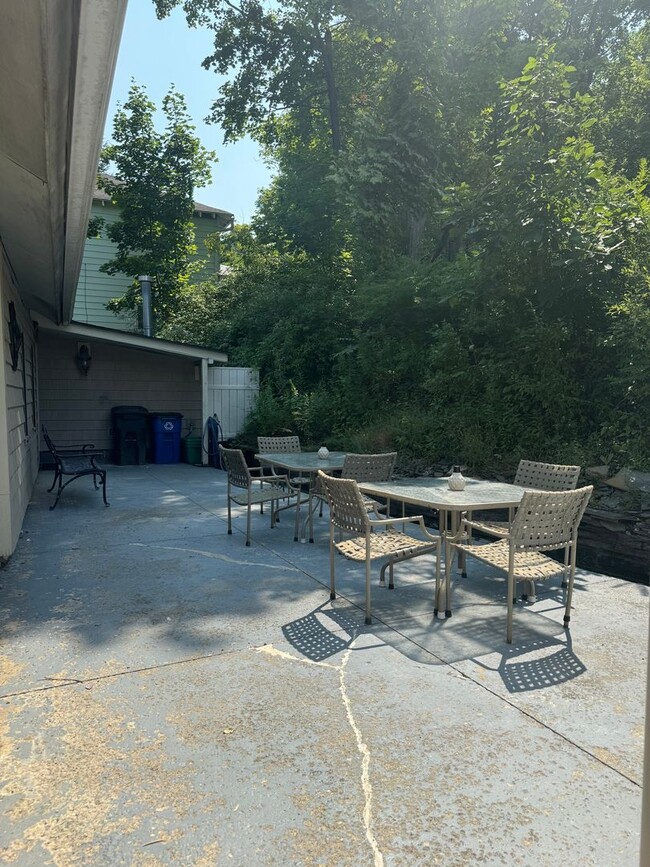 Photo - Student House, 8/1 academic lease (10 months)