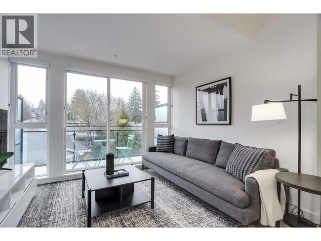 Photo - 422 E 3rd St Unité 41*