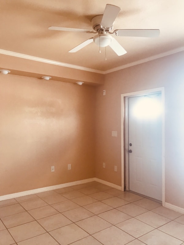 Living room - 1315 N US Highway 1 Unit B