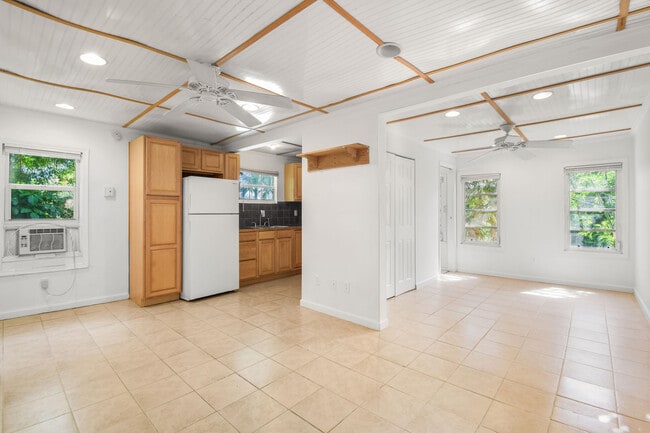 Photo - 310 Columbia Dr Unit 2