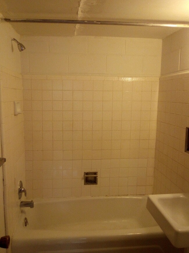 BathRoom - 1051 S 4th Ave Unit 23