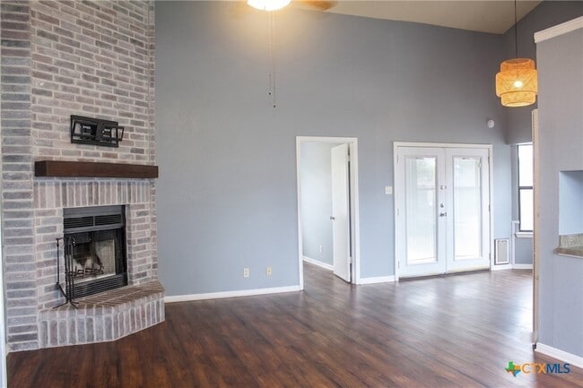 4916 Glass Mountain Dr