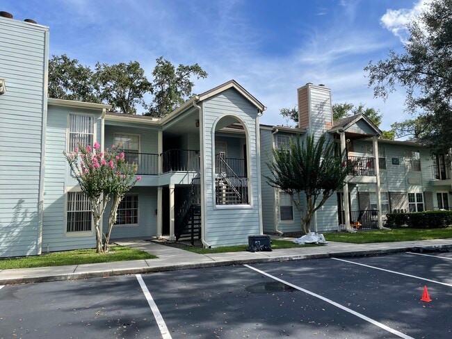Building Photo - 2550 N Alafaya Trl Rental
