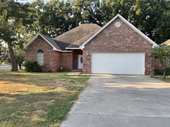 Building Photo - 2500 Westwood Ct