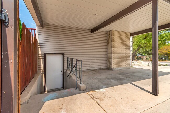 5128 S 3760 W Unidad 2 Downstairs