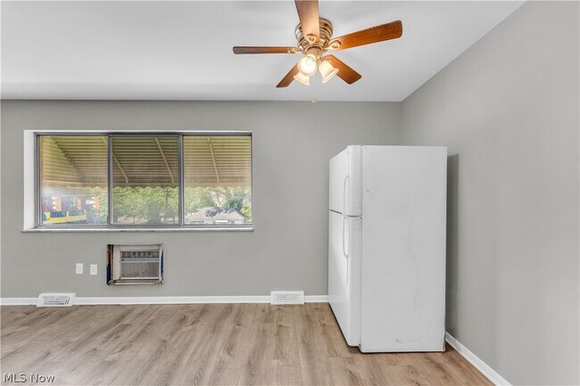 Photo - 2537 Noble Rd Unit 301
