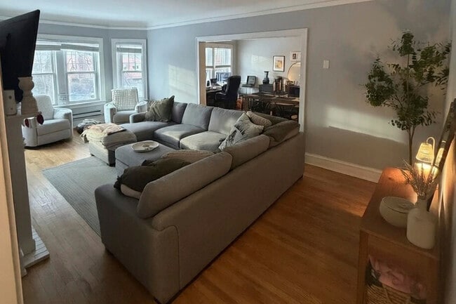 Photo - 319 Kedzie St