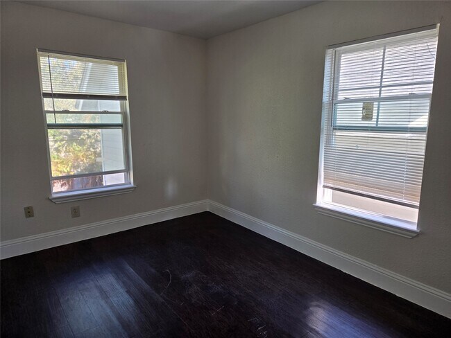 Photo - 302 N 71st St Unidad 2
