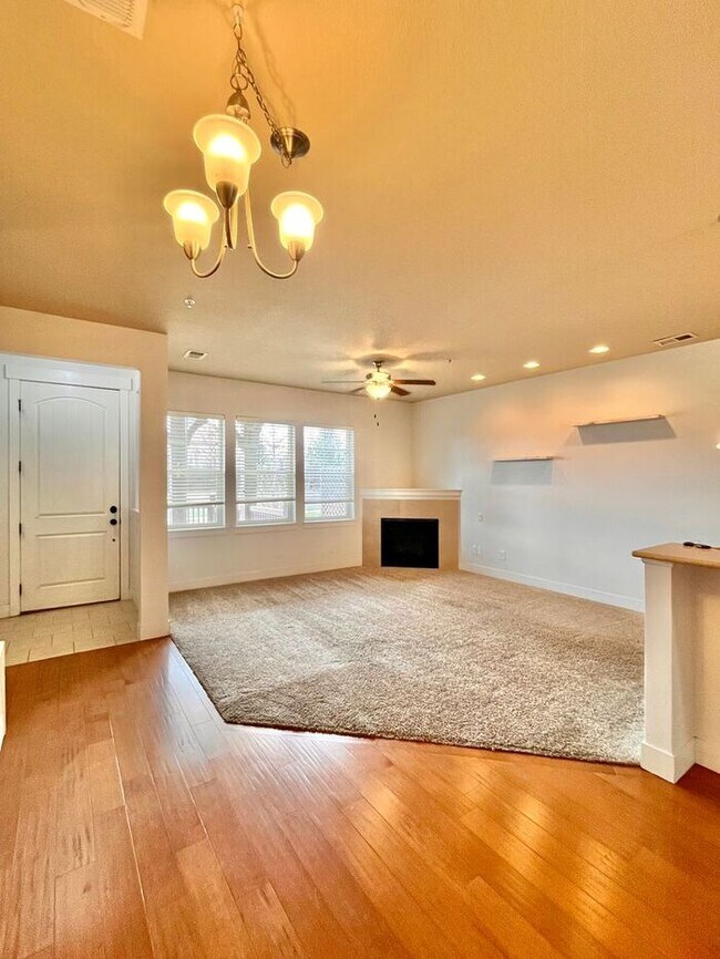 Photo - 3 Bedroom / 2.5 Bath Condo with 1 car attached garage in Fossil Lake Subdivision in Fort Collins, CO Unidad C104