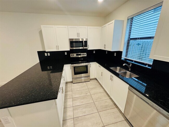 Photo - 1606 SW 28th Ct