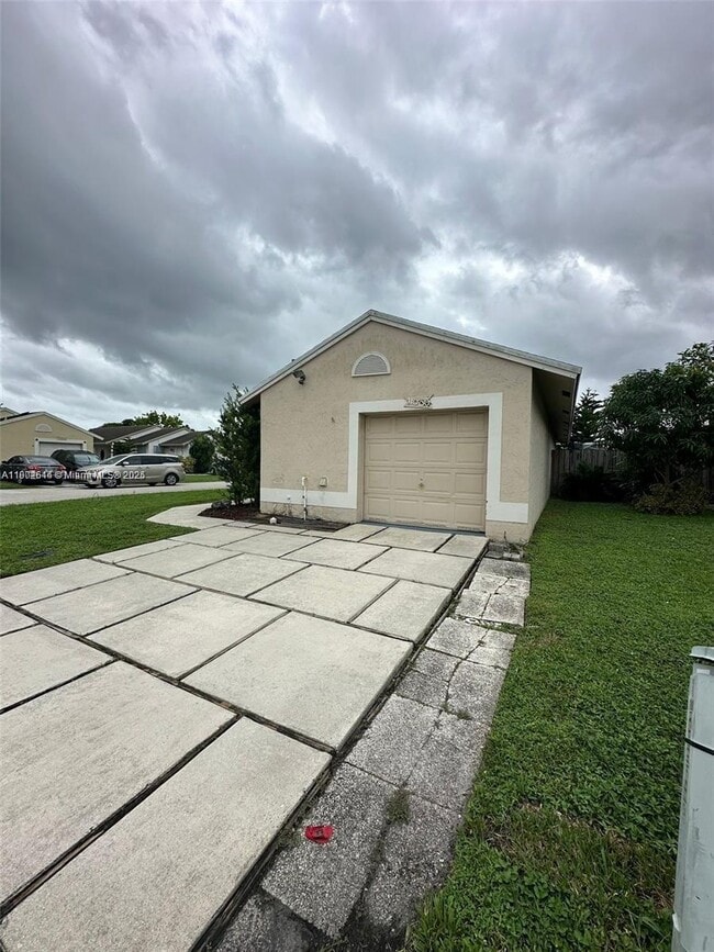 Photo - 11000 SW 10th Ct