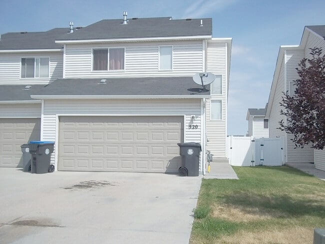 Building Photo - House For Lease