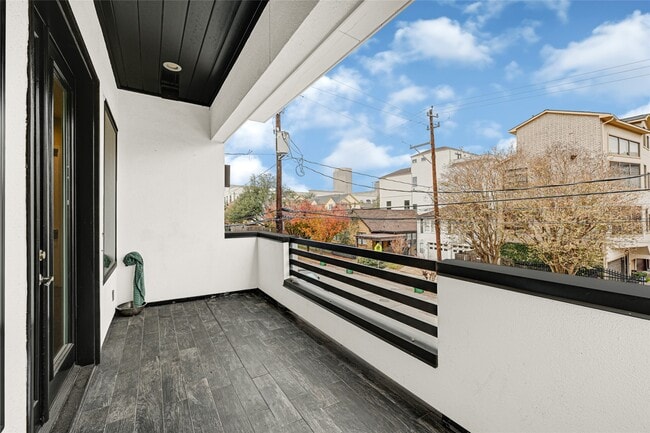 Photo - 707 W Clay St