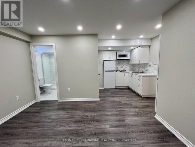 Photo - 53 Matthewson Ave