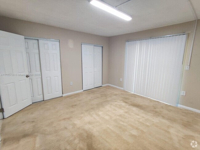 Building Photo - 505 NW 177th St Unit 106 Rental