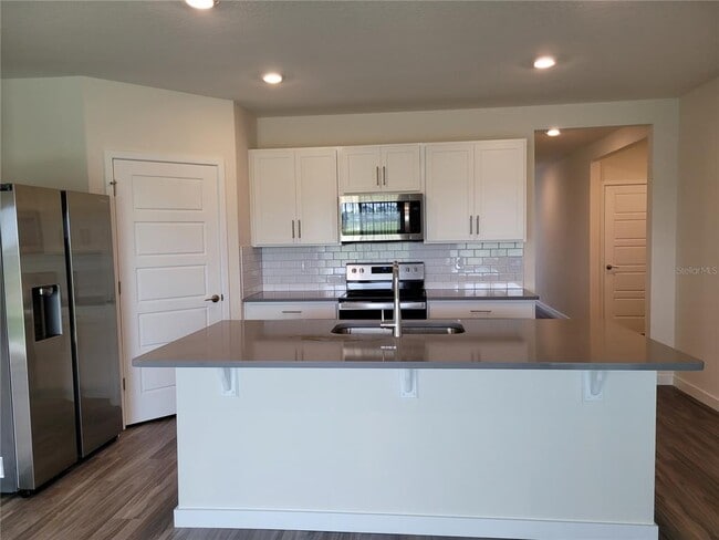 Photo - 399 Tanis Ave