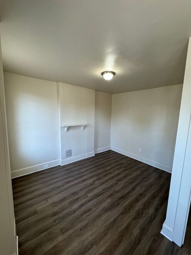 Photo - 1001 W 7th St