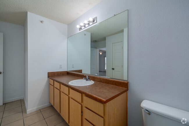 1BR, 1BA - 709SF - Bathroom