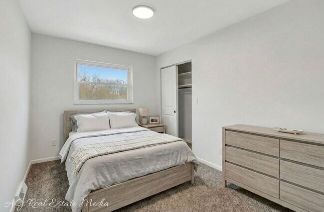 Photo - 740 Wicklow Ln