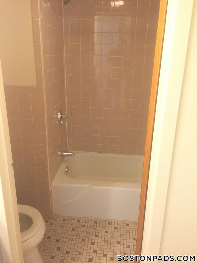 Photo - 1110 Commonwealth Ave Unidad 311