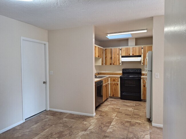 Photo - 2BR 2BA 1 CAR GARAGE DUPLEX