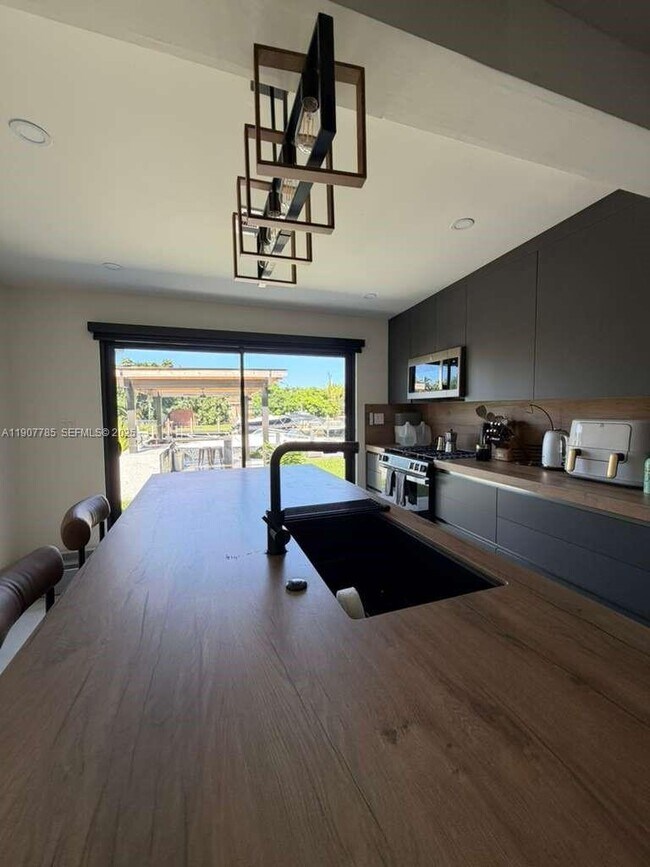 Photo - 2623 Thomas St