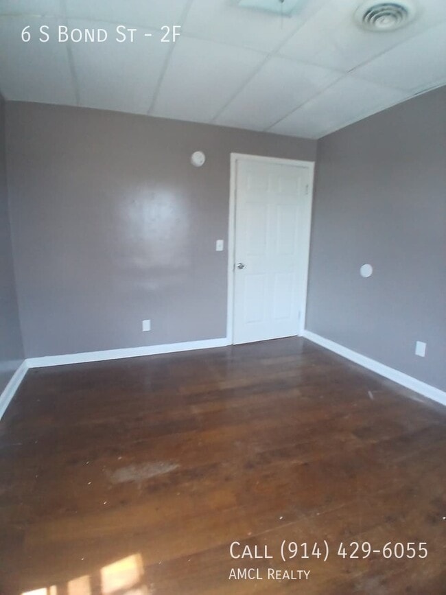 Building Photo - 6 S Bond St Unit 2F Rental
