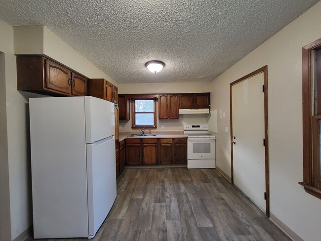 Photo - Spacious 4 bedroom home!