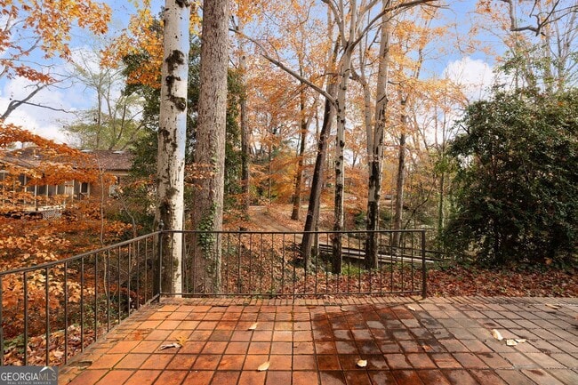 Photo - 444 Burlington Rd NE