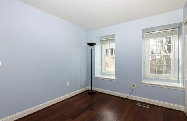 Photo - 4847 Carriagepark Rd