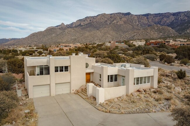 SANDIA HEIGHTS EXECUTIVE RENTAL 2+Story 3B... - SANDIA HEIGHTS EXECUTIVE RENTAL 2+Story 3B...